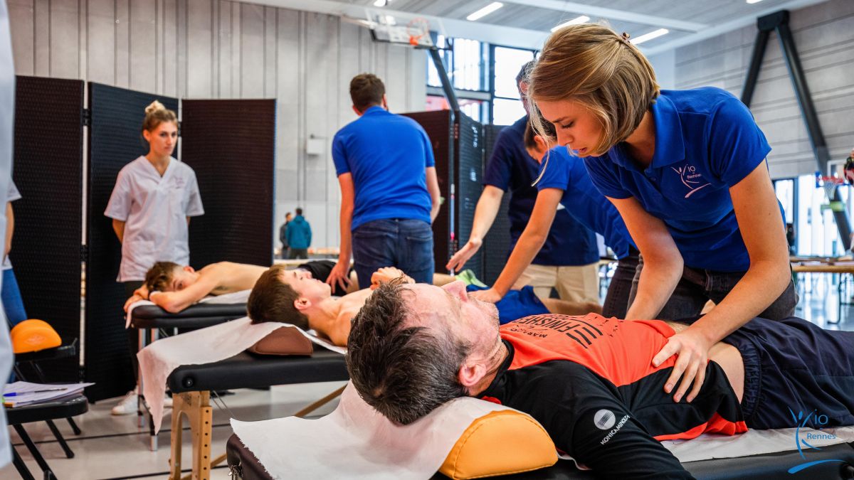 Marathoniens recevant des soins d'ostéopathie Marathoniens recevant des soins d'ostéopathie