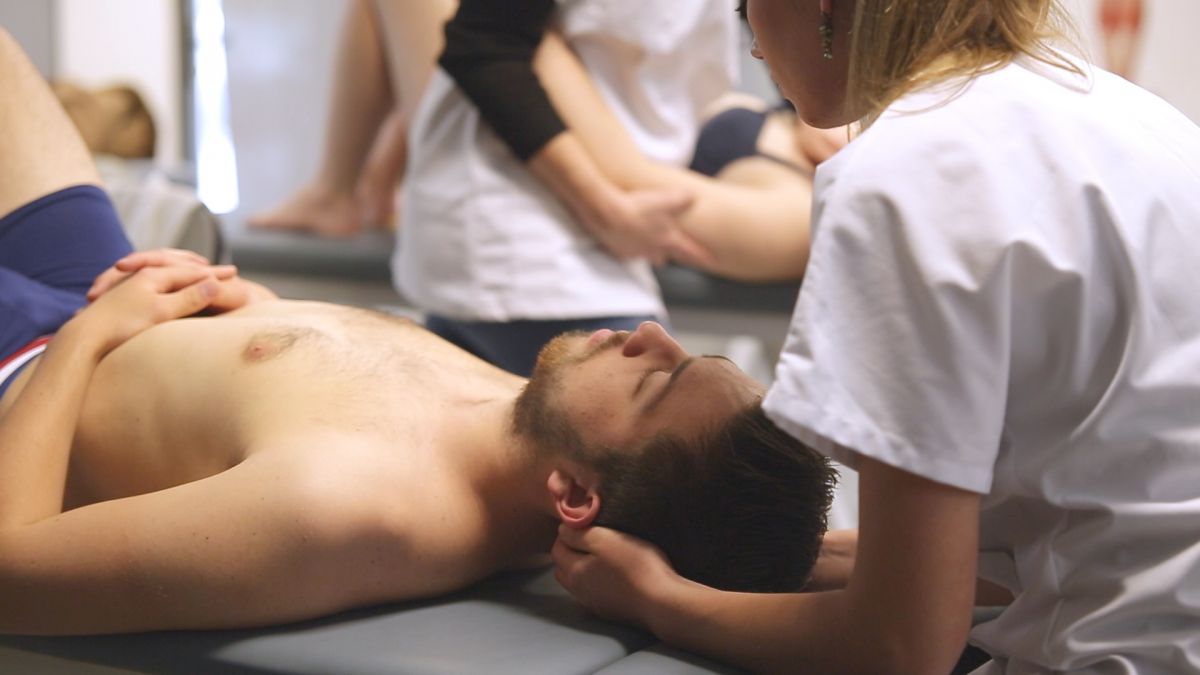 Etudiant ostéopathe en cours